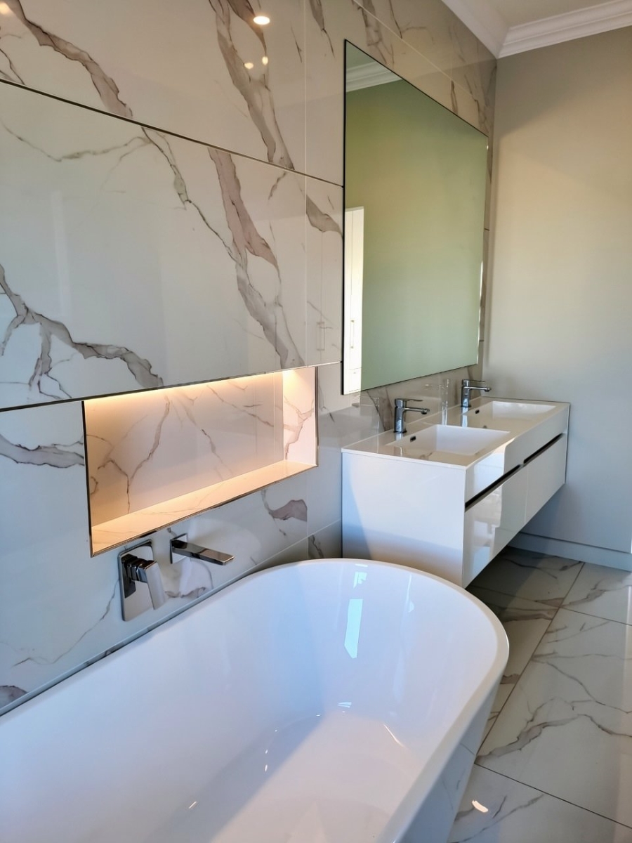 5 Bedroom Property for Sale in Sandown Western Cape